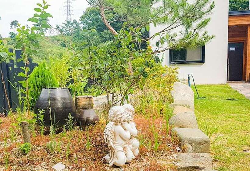 펜션 Cheongju Cheongnamdae Pool Villa