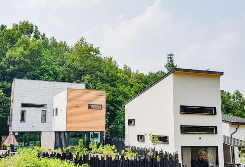 펜션 Cheongju Cheongnamdae Pool Villa