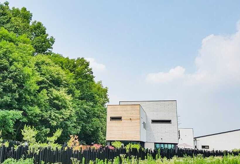 펜션 Cheongju Cheongnamdae Pool Villa