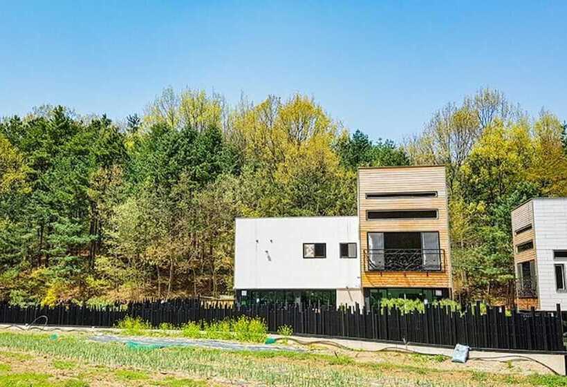 Pension Cheongju Cheongnamdae Pool Villa