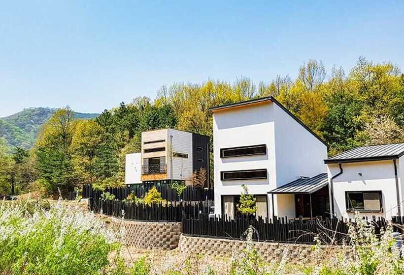 펜션 Cheongju Cheongnamdae Pool Villa