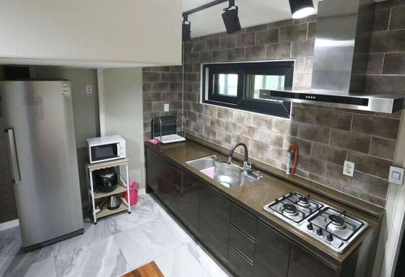 펜션 Cheongju Cheongnamdae Pool Villa