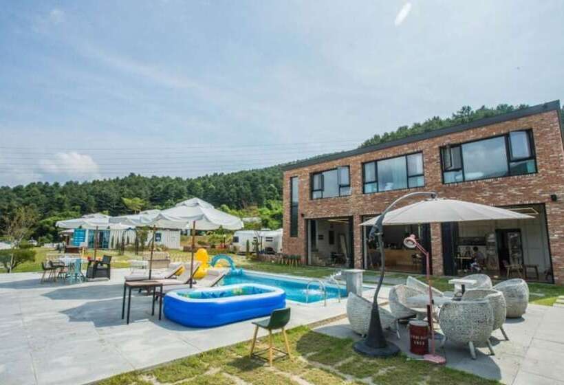 Pension (Hôtel basse catégorie) Out Of Park