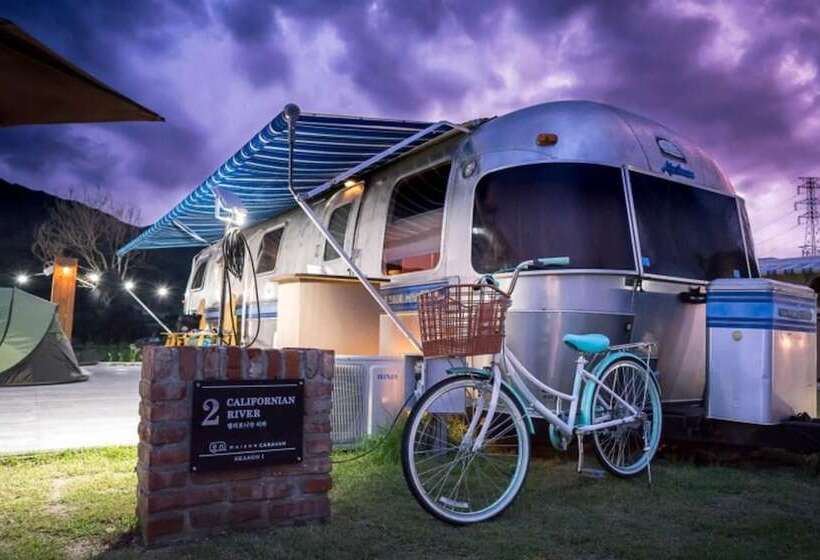 Pension (Hôtel basse catégorie) Out Of Park