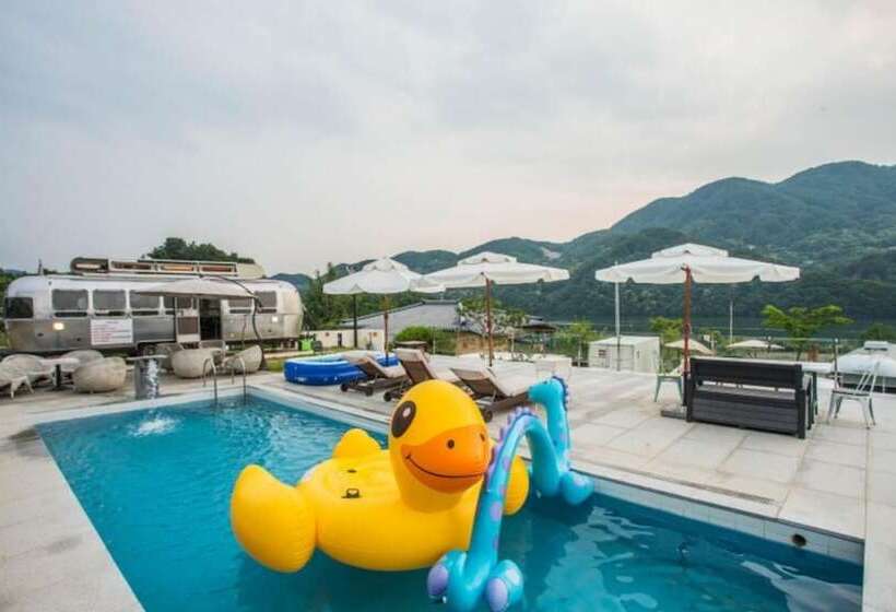 פנסיון Out Of Park