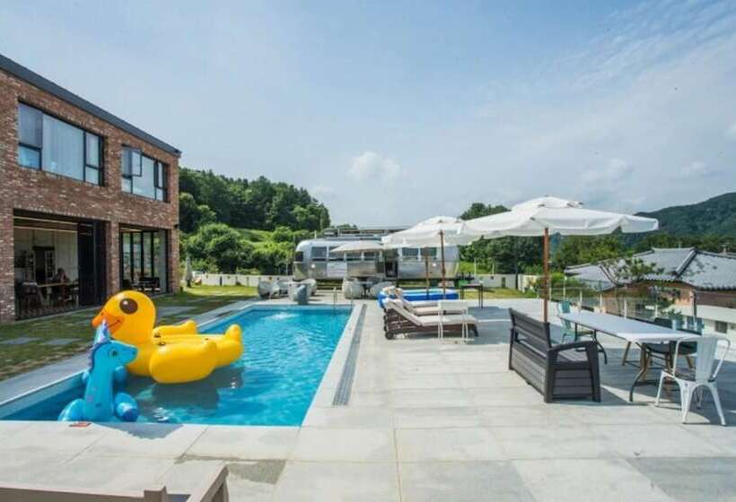 פנסיון Out Of Park