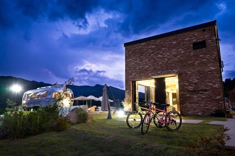 פנסיון Out Of Park