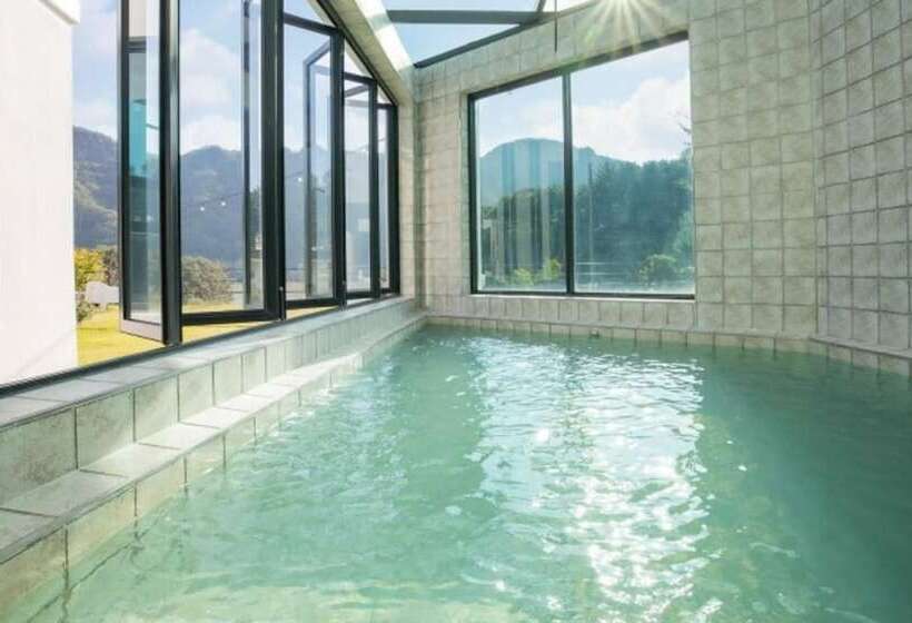 פנסיון Gapyeong High Palace Pool Villa