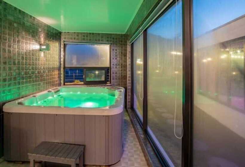 Pensione Gapyeong High Palace Pool Villa
