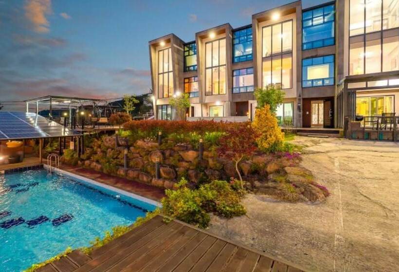 بنسيون Geoje Sea And Blue Pool Villa