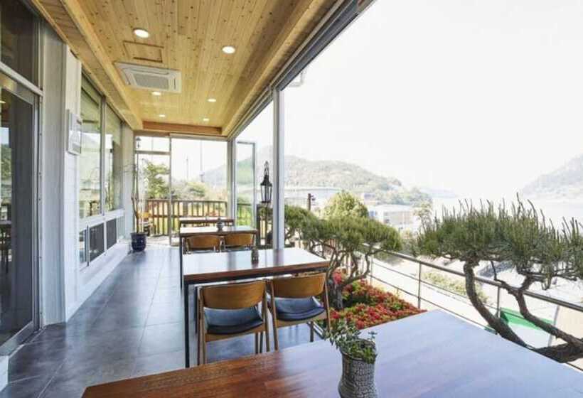 Pension (Hôtel basse catégorie) Goheung Hayan Noeul