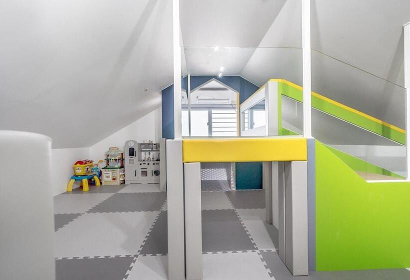 פנסיון Goseong Maple Kids&spa&poolivilla