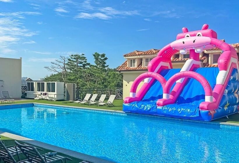 פנסיון Goseong Maple Kids&spa&poolivilla