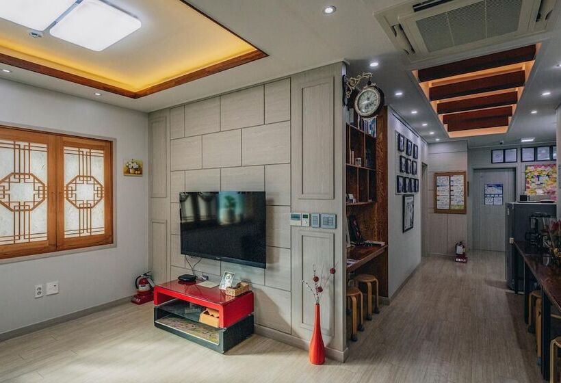 פנסיון Gunsan Yeojeong Guest House