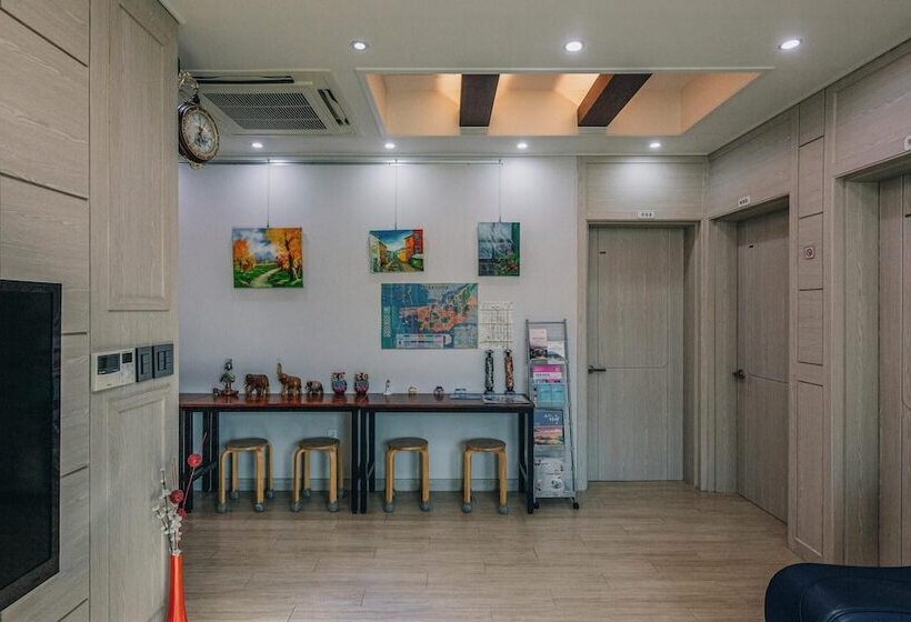 פנסיון Gunsan Yeojeong Guest House