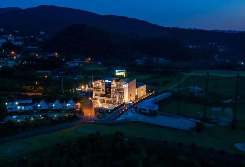 Pensione Hapcheon Ylang Ylang Pool Villa