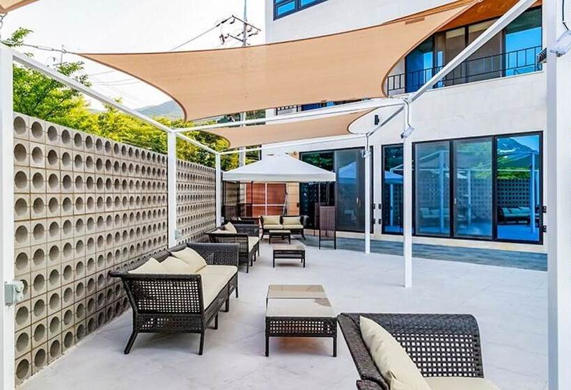 Pensione Hapcheon Ylang Ylang Pool Villa