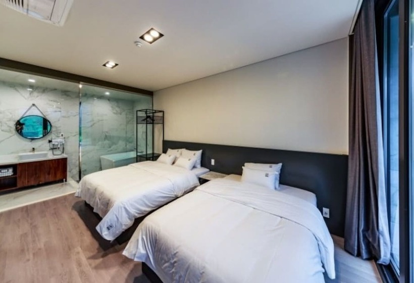 Pensione Hapcheon Ylang Ylang Pool Villa