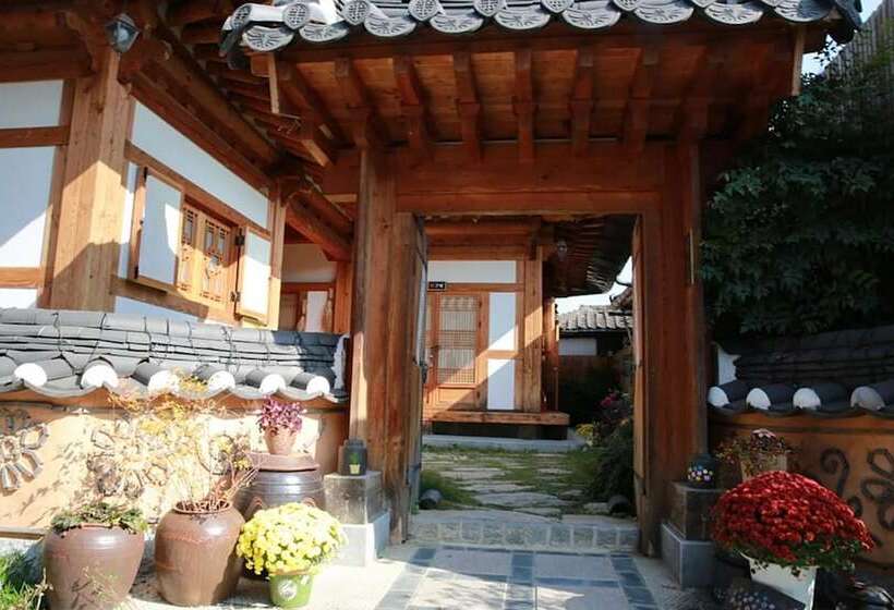 بنسيون Jeonju Constellation Hanok Stay