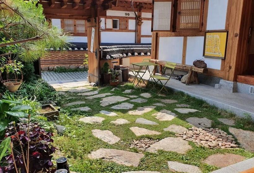 بنسيون Jeonju Constellation Hanok Stay