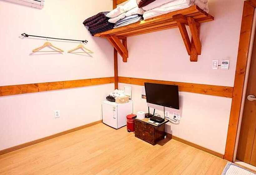 بنسيون Jeonju Constellation Hanok Stay