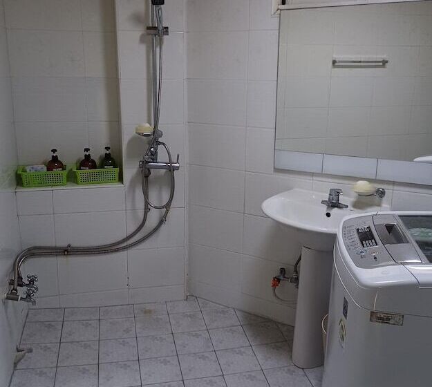 بنسيون Jeonju J & J Guesthouse