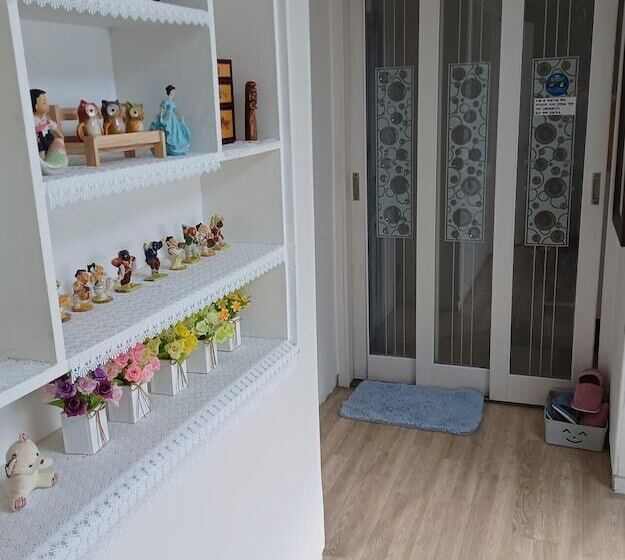 بنسيون Jeonju J & J Guesthouse