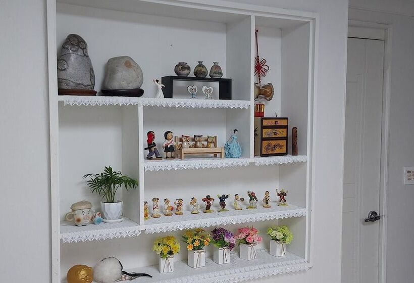 بنسيون Jeonju J & J Guesthouse