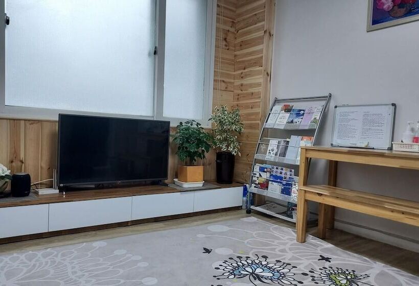 بنسيون Jeonju J & J Guesthouse