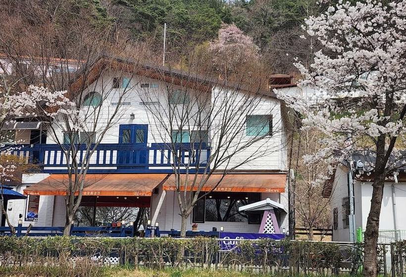 פנסיון Jeonju Oraedoenmirae Guest House