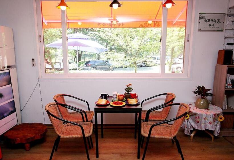 פנסיון Jeonju Oraedoenmirae Guest House