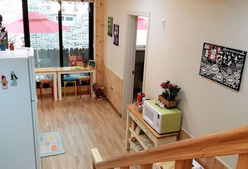 Pensionat Jeonju Poet & Zzamong Guesthouse