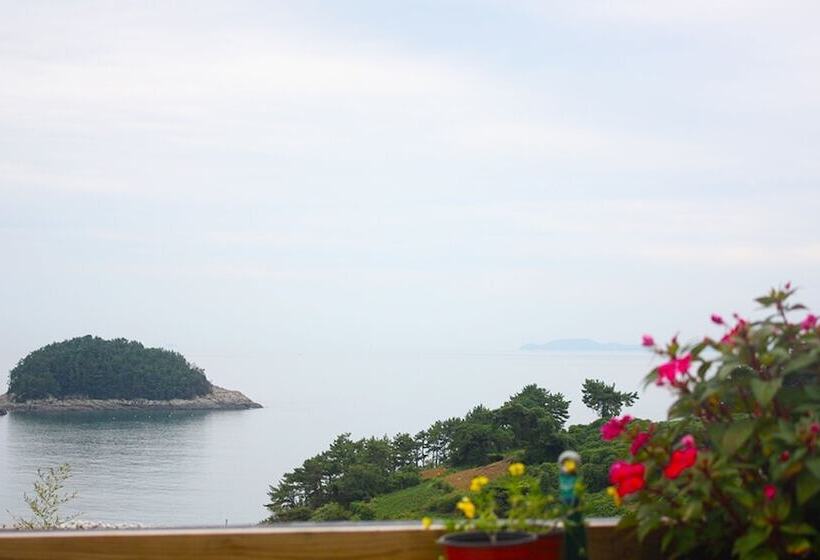 بنسيون Namhae Guest House Mi