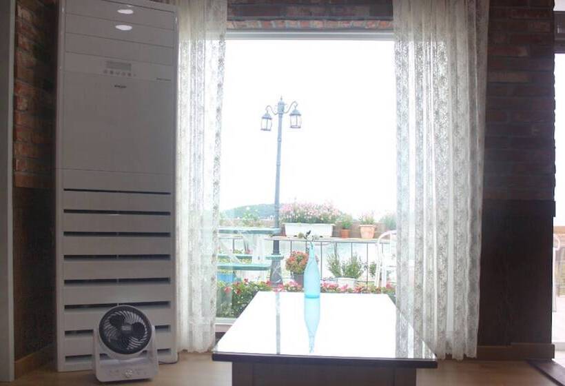 פנסיון Namhae Guest House Mi