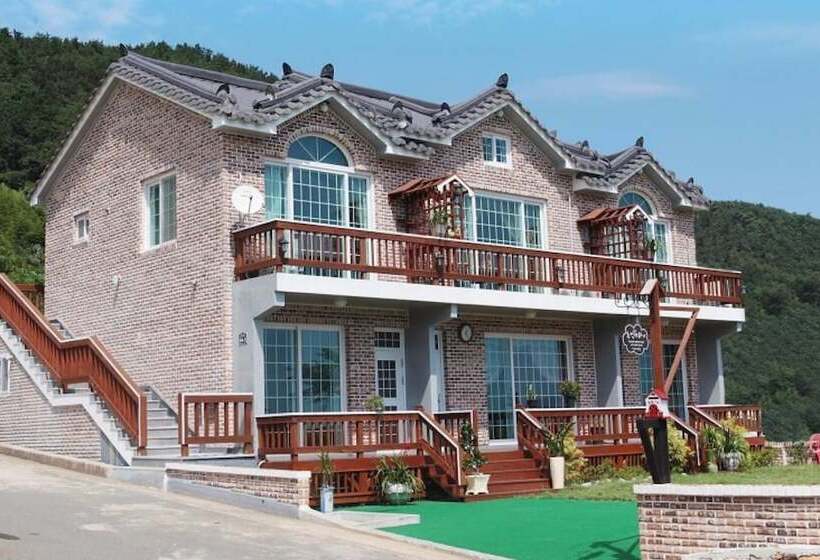 Pensão Namhae Memory Plus Bed And Breakfast