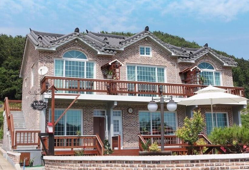 Pensão Namhae Memory Plus Bed And Breakfast