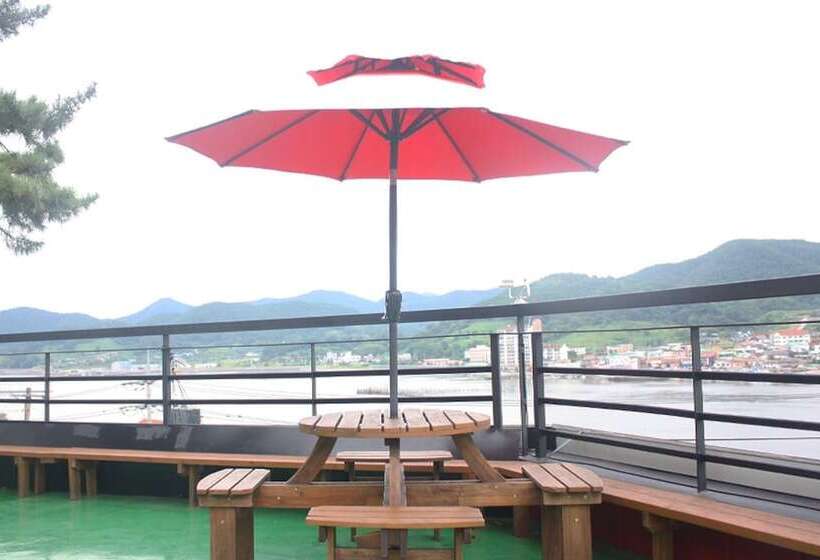 פנסיון Namhae Myeongpum Guest House