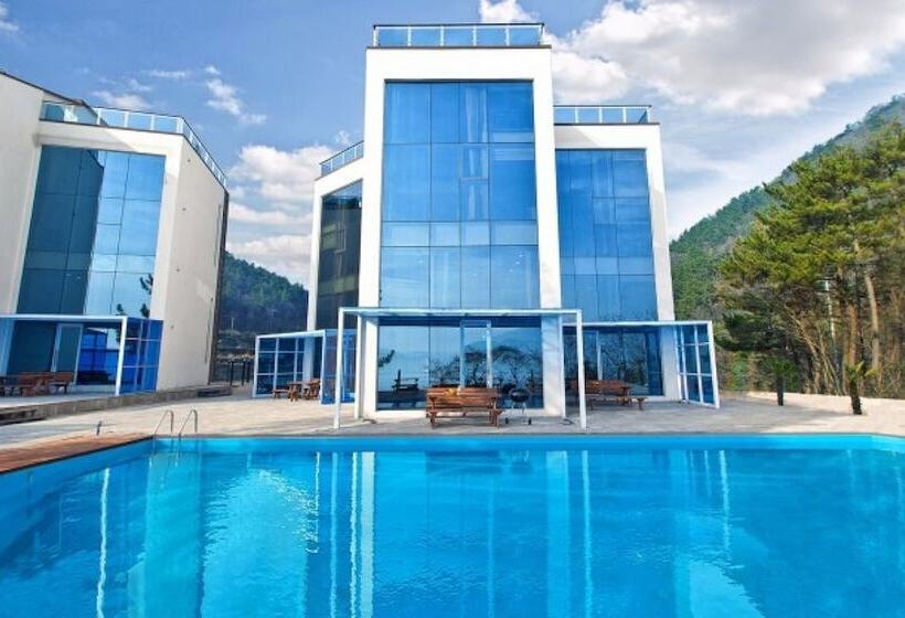 Pensão Namhae Pine Tree Resort