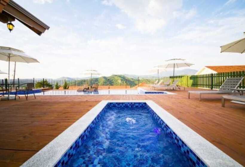 Пансион Sancheong Damga Pool Villa