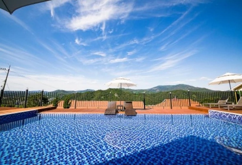 Пансион Sancheong Damga Pool Villa