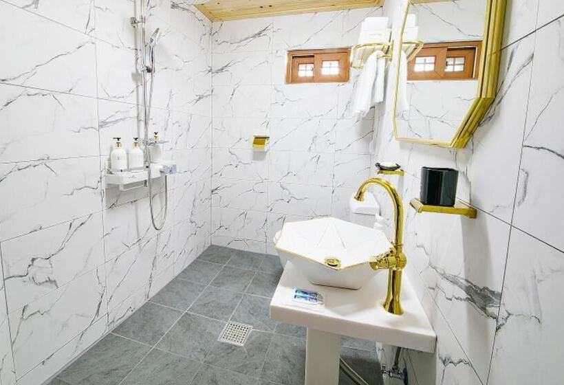 Пансион Sancheong Damga Pool Villa