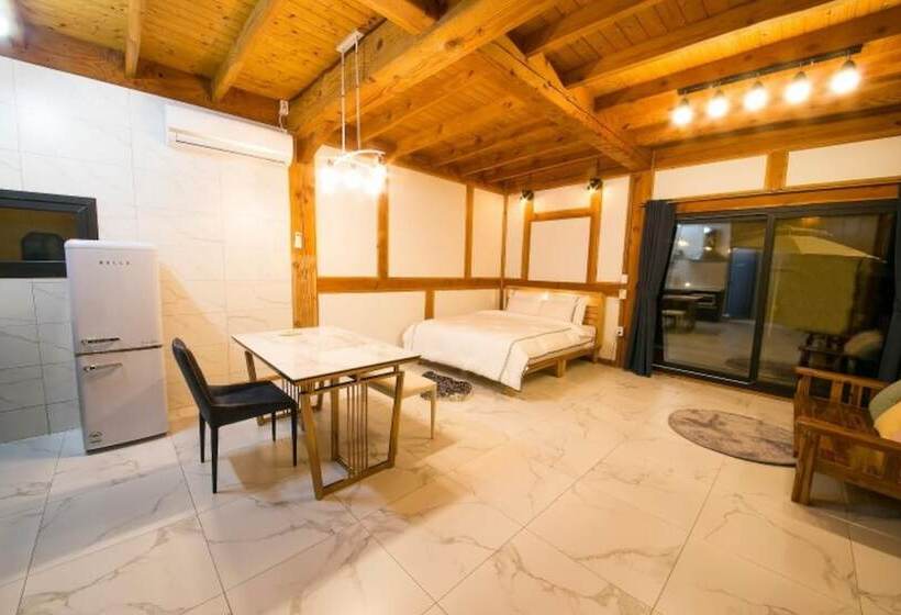 Пансион Sancheong Damga Pool Villa