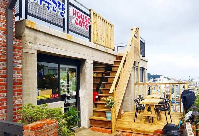 Pensionat Tongyeong Gajukgorang House