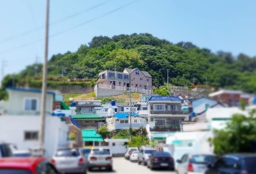 Pensionat Tongyeong Gajukgorang House
