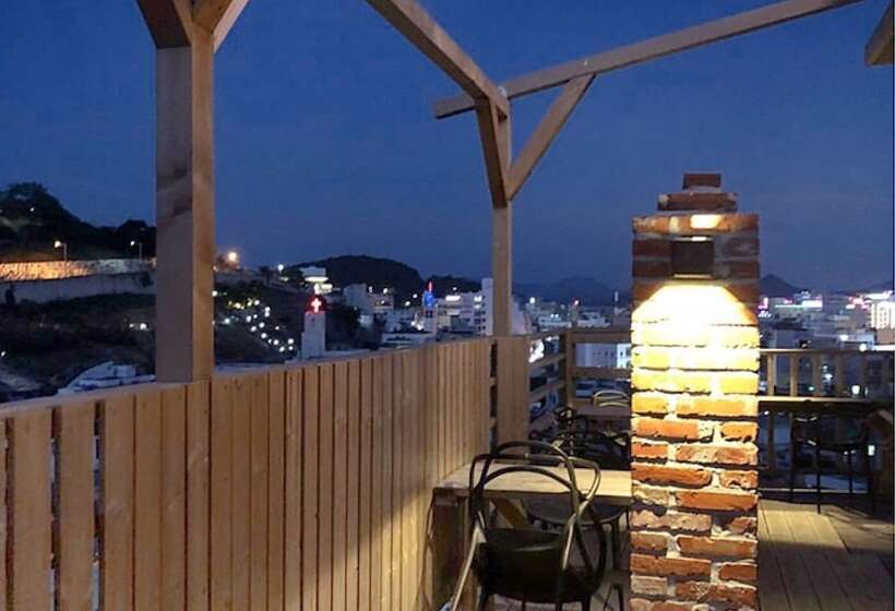 Pensionat Tongyeong Gajukgorang House