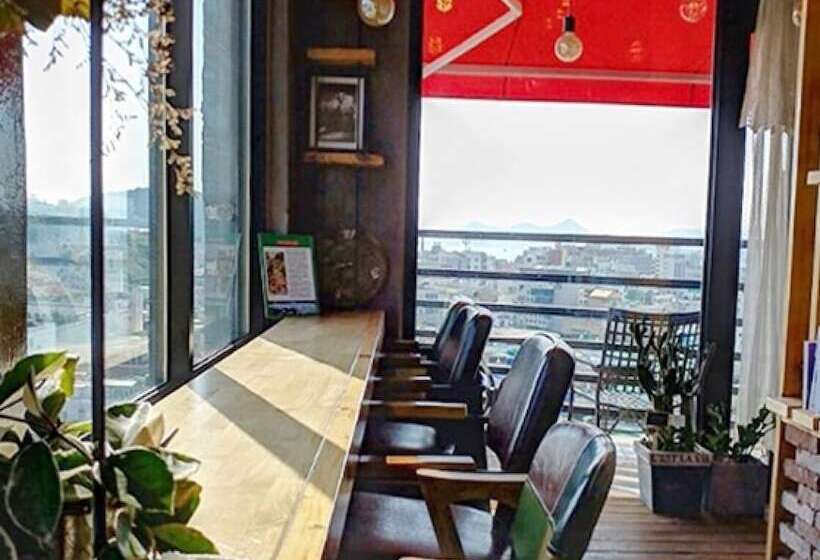 Pensionat Tongyeong Gajukgorang House