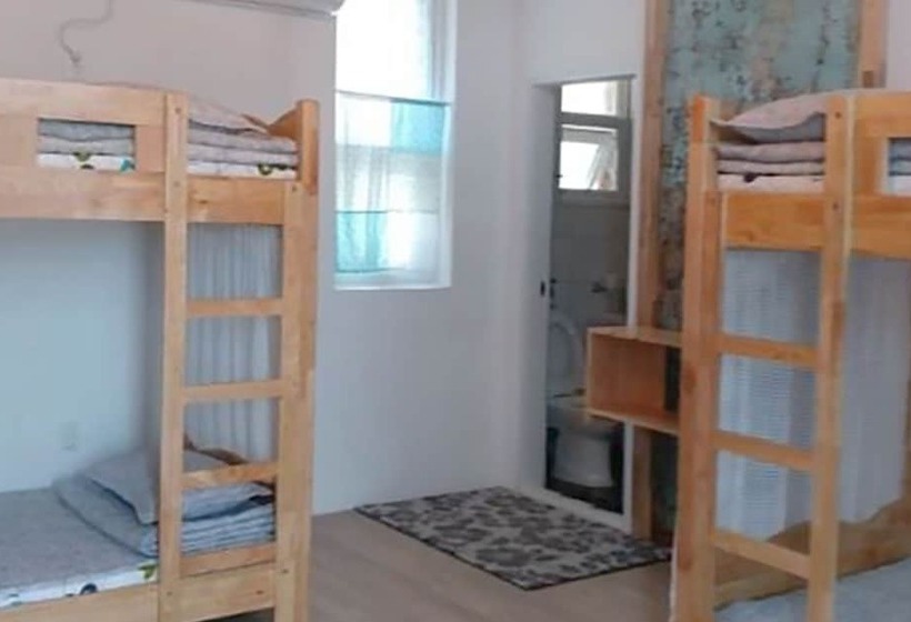 Pensionat Tongyeong Gajukgorang House