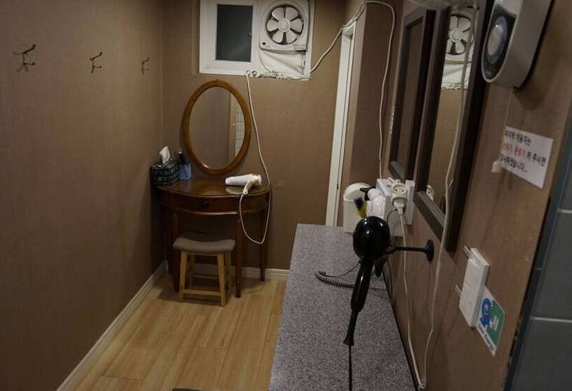 Pensão Tongyeong With Guest House