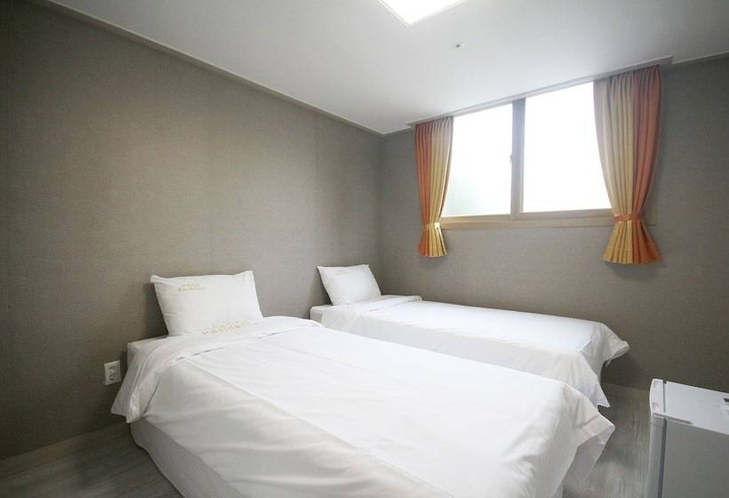 Пансион Yeosu Space Guest House
