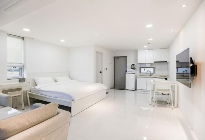 Geojedo N White Pension